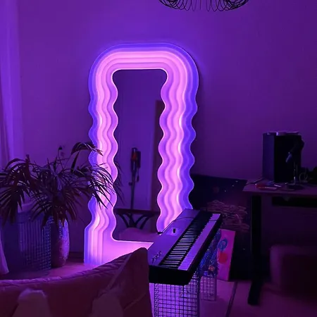 Stunning Artist Zen Guest At Heart Of Amsterdam