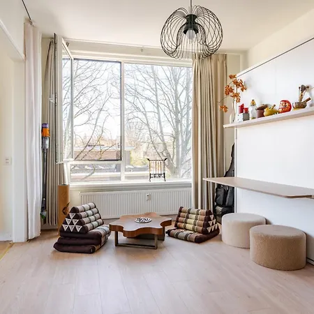 Stunning Artist Zen Guest At Heart Of *