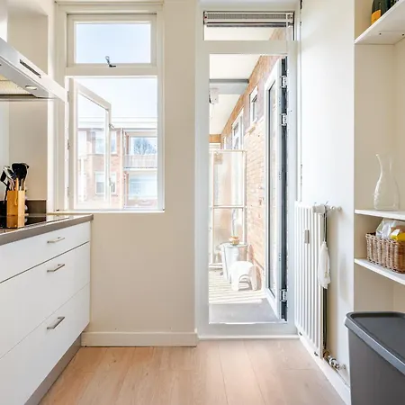 Stunning Artist Zen Guest At Heart Of Amsterdam