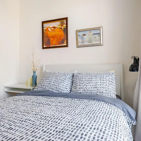 Stunning Artist Zen Guest At Heart Of *